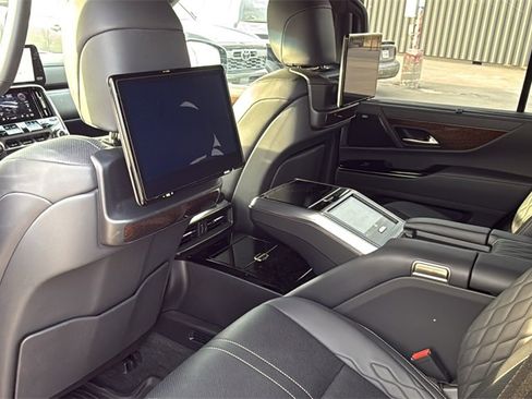 Used 2024 Lexus LX 600 4WD w/ Ultra Luxury Package image 9