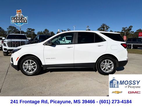 Used 2024 Chevrolet Equinox LS w/ LS Convenience Package image 2