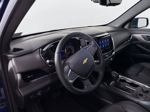 Used 2023 Chevrolet Traverse LT w/ Rear Camera Mirror Package image 9