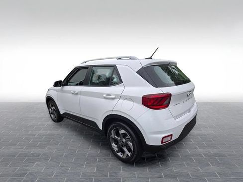 Used 2025 Hyundai Venue SEL FWD image 7