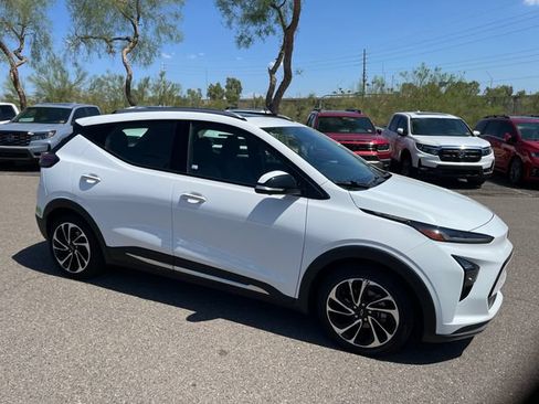 Used 2023 Chevrolet Bolt EUV Premier w/ Sun & Sound Package FWD image 6