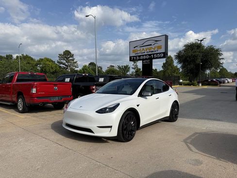 Used 2021 Tesla Model Y Performance AWD/4WD image 3
