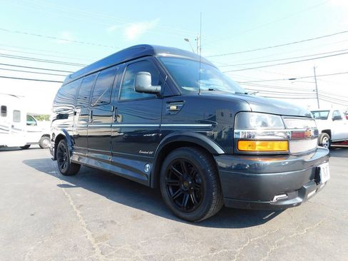 Used 2018 Chevrolet Express 2500 w/ Enhanced Convenience Package RWD image 9