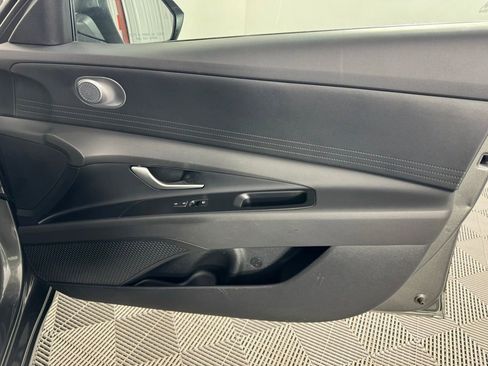 Used 2025 Hyundai Elantra SE FWD image 26
