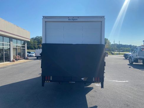Used 2017 Chevrolet Express 4500 Extended RWD image 4