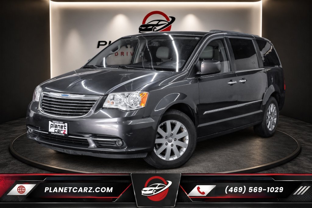 Used 2015 Chrysler Town & Country Touring w/ Driver Convenience Group FWD image 1