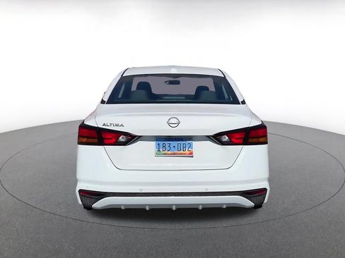 Used 2025 Nissan Altima 2.5 SV FWD image 12