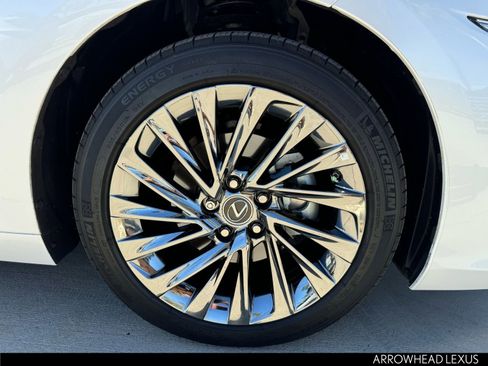 Used 2025 Lexus ES 300h w/ Luxury Package image 11