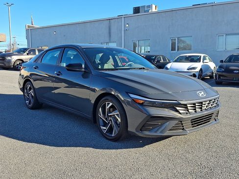 Certified 2025 Hyundai Elantra Sport image 3