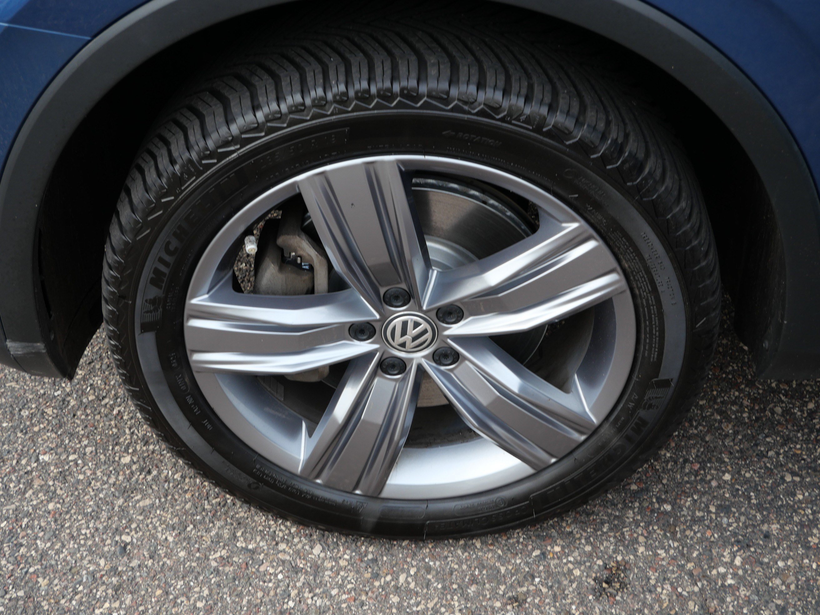 Used 2020 Volkswagen Tiguan SEL AWD/4WD image 15