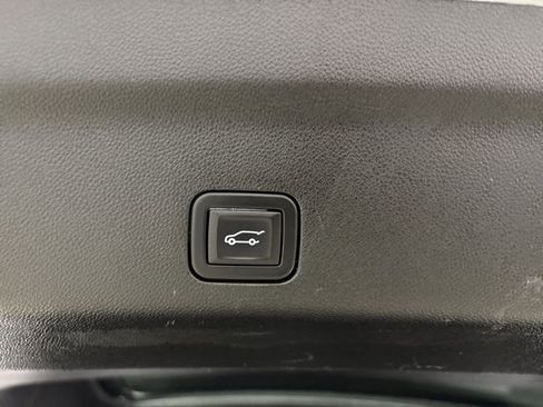 Used 2024 Chevrolet Suburban LT image 33