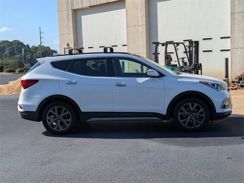 Used 2017 Hyundai Santa Fe Sport image 7