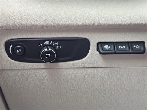 Used 2021 Buick Envision Avenir w/ Technology Package II image 22