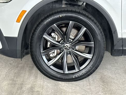 Certified 2023 Volkswagen Tiguan SE FWD image 11