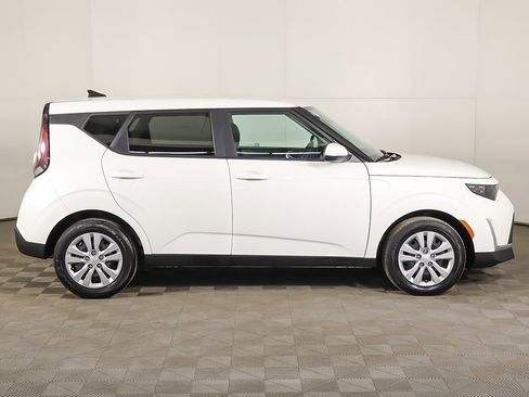 Used 2023 Kia Soul LX image 16