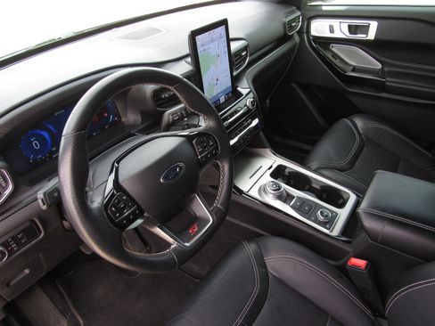 Used 2023 Ford Explorer ST w/ Equipment Group 401A image 17