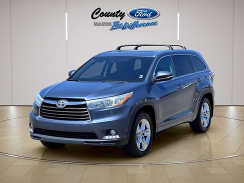 Used 2015 Toyota Highlander Limited Platinum AWD/4WD image 2