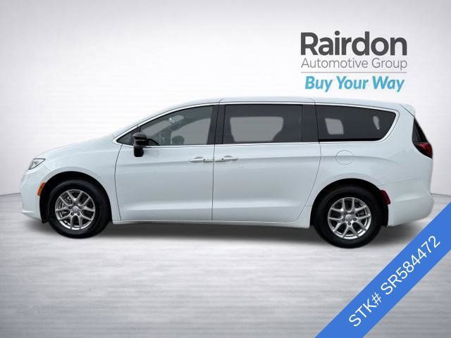 Used 2025 Chrysler Pacifica Select FWD image 4
