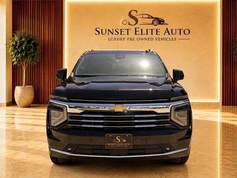 Used 2026 Chevrolet Suburban LT w/ Comfort Package RWD image 2