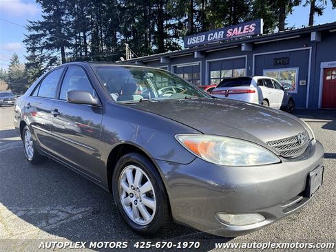 Used 2004 Toyota Camry XLE FWD image 1