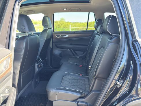Used 2024 Volkswagen Atlas SEL Premium R-Line AWD/4WD image 37
