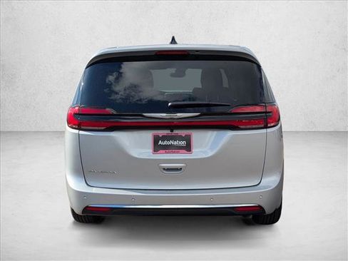 New 2026 Chrysler Pacifica Select image 8
