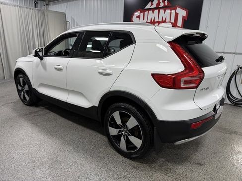 Used 2020 Volvo XC40 T5 Momentum w/ Premium Package image 6