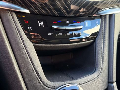Used 2025 Cadillac XT6 Premium Luxury image 27