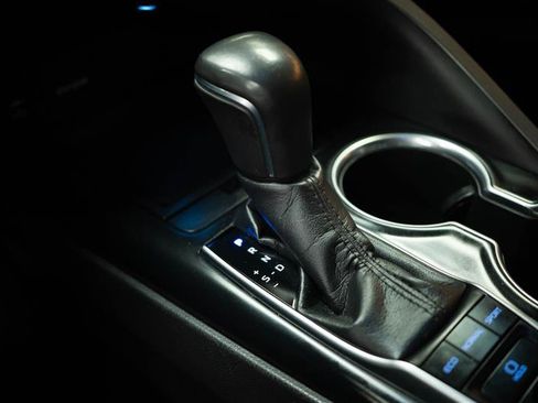 Used 2018 Toyota Camry XLE image 22