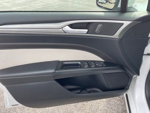 Used 2019 Ford Fusion SE w/ Equipment Group 151A image 9