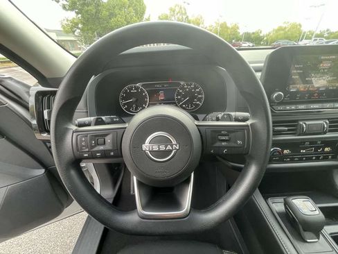 Used 2024 Nissan Pathfinder S image 19