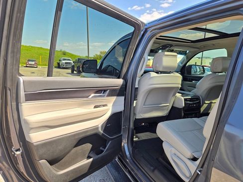 Used 2022 Jeep Wagoneer Series I w/ Premium Group I AWD/4WD image 28