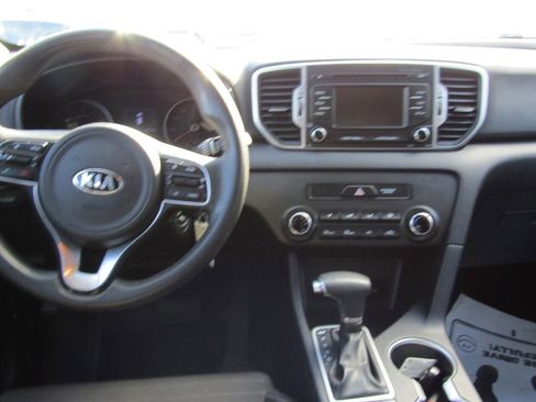 Used 2018 Kia Sportage LX AWD/4WD image 10