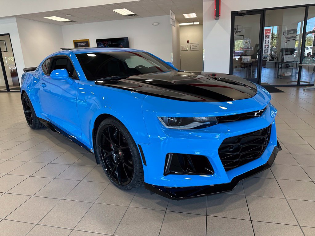Used 2022 Chevrolet Camaro ZL1 RWD image 7