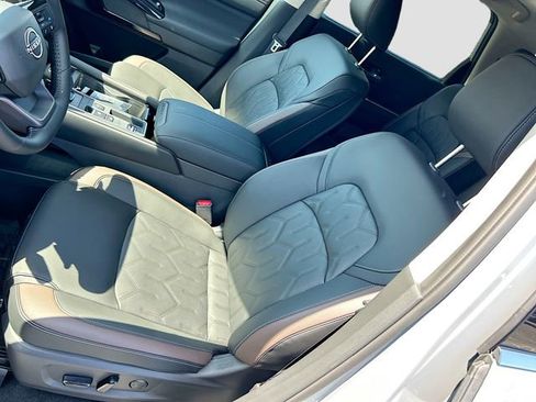New 2026 Nissan Pathfinder Platinum FWD image 15