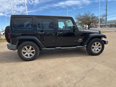 Used 2015 Jeep Wrangler Unlimited Sahara w/ Connectivity Group image 8