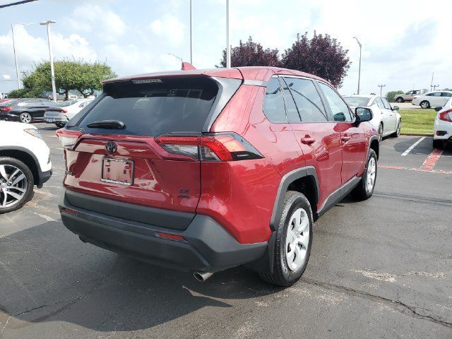 Used 2023 Toyota RAV4 LE AWD/4WD image 4