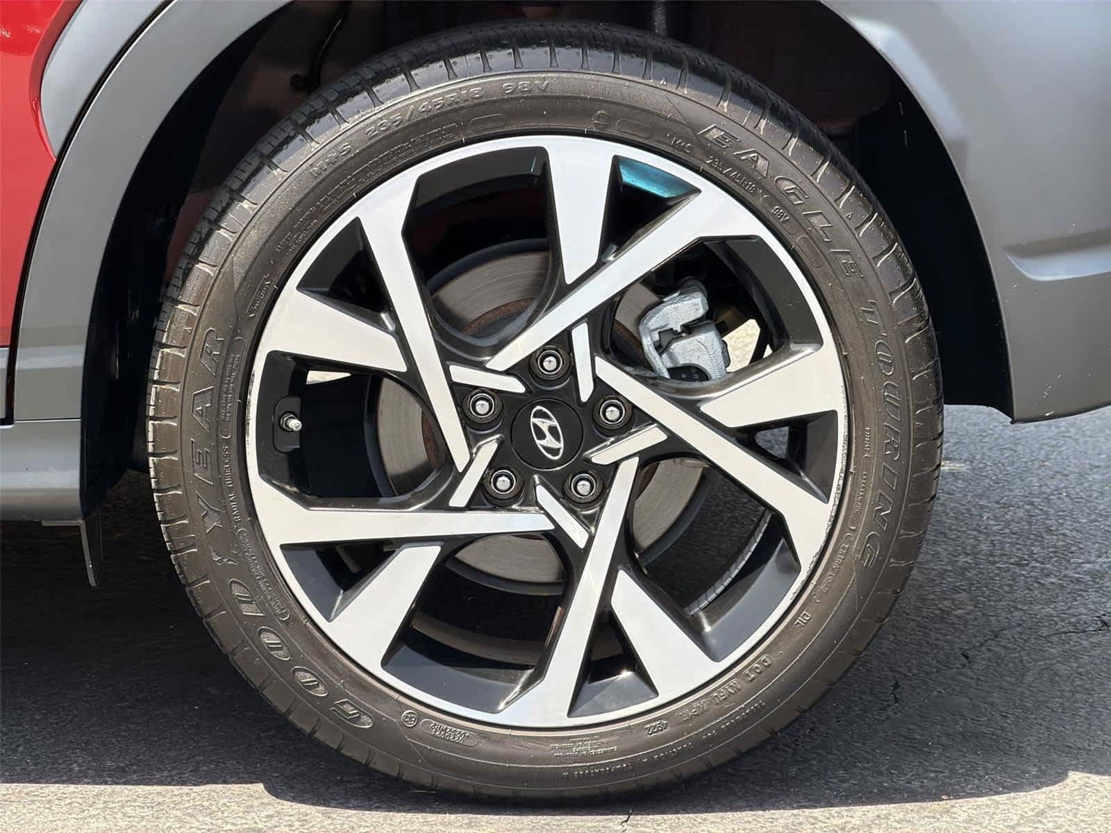 Used 2023 Hyundai Kona Limited AWD/4WD image 9