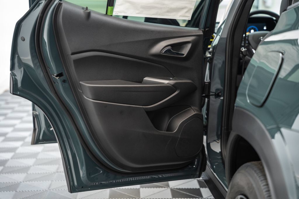 New 2026 Chevrolet Trax LT w/ Sunroof Package FWD image 37