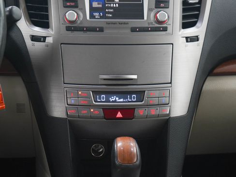 Used 2014 Subaru Outback 2.5i Limited w/ Moonroof Package AWD/4WD image 18