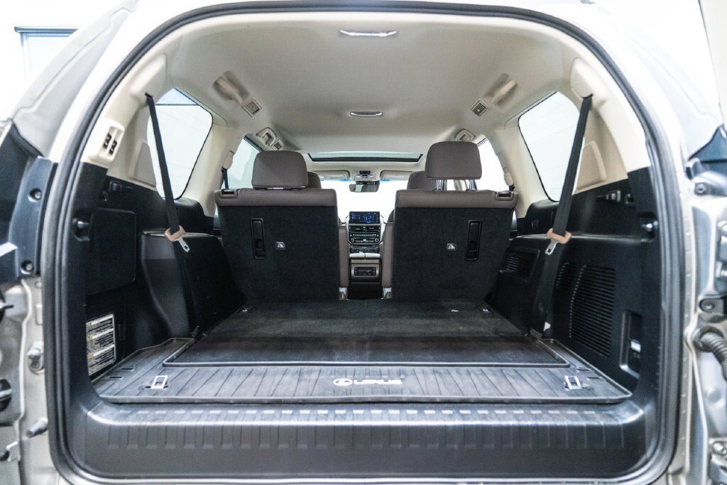 Used 2023 Lexus GX 460 Premium w/ Accessory Package AWD/4WD image 39