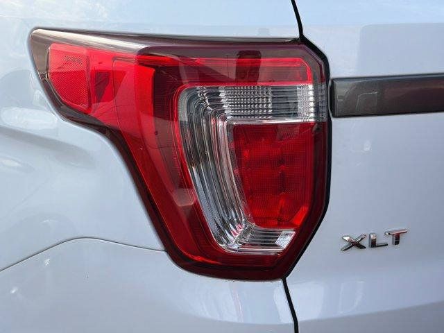 Used 2018 Ford Explorer XLT w/ Equipment Group 202A FWD image 10