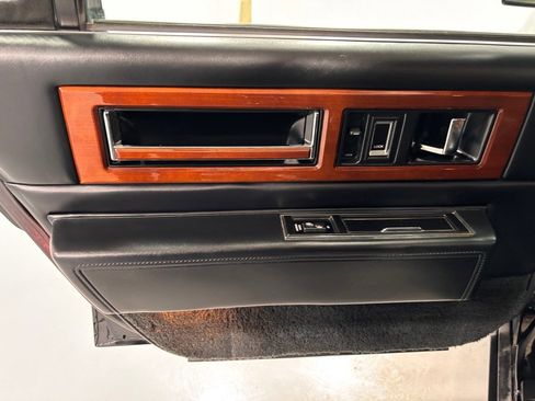 Used 1993 Cadillac Fleetwood Sedan image 22