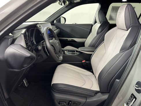 Used 2025 Lexus TX 500h AWD w/ Technology Package image 17