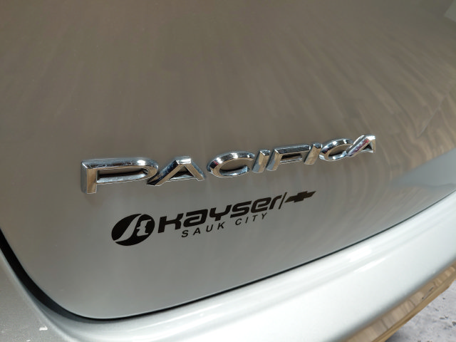 Used 2024 Chrysler Pacifica Touring-L FWD image 10