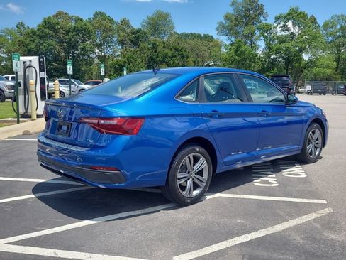 Used 2023 Volkswagen Jetta SE FWD image 5