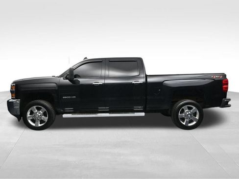 Used 2019 Chevrolet Silverado 2500 W/T AWD/4WD image 2