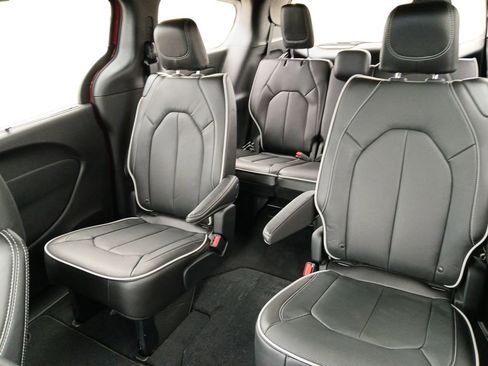 New 2026 Chrysler Pacifica Limited FWD image 22