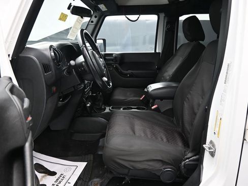 Used 2012 Jeep Wrangler Unlimited Sahara AWD/4WD image 9