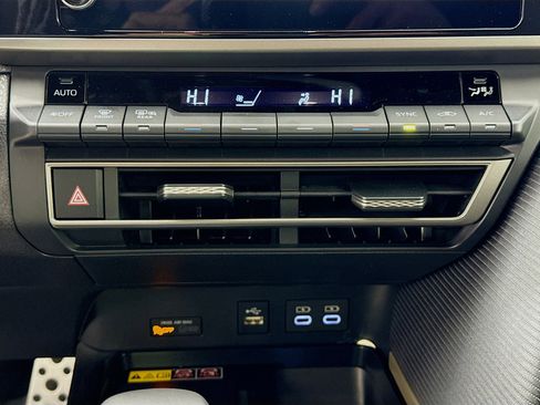 Used 2025 Toyota Camry XSE image 15